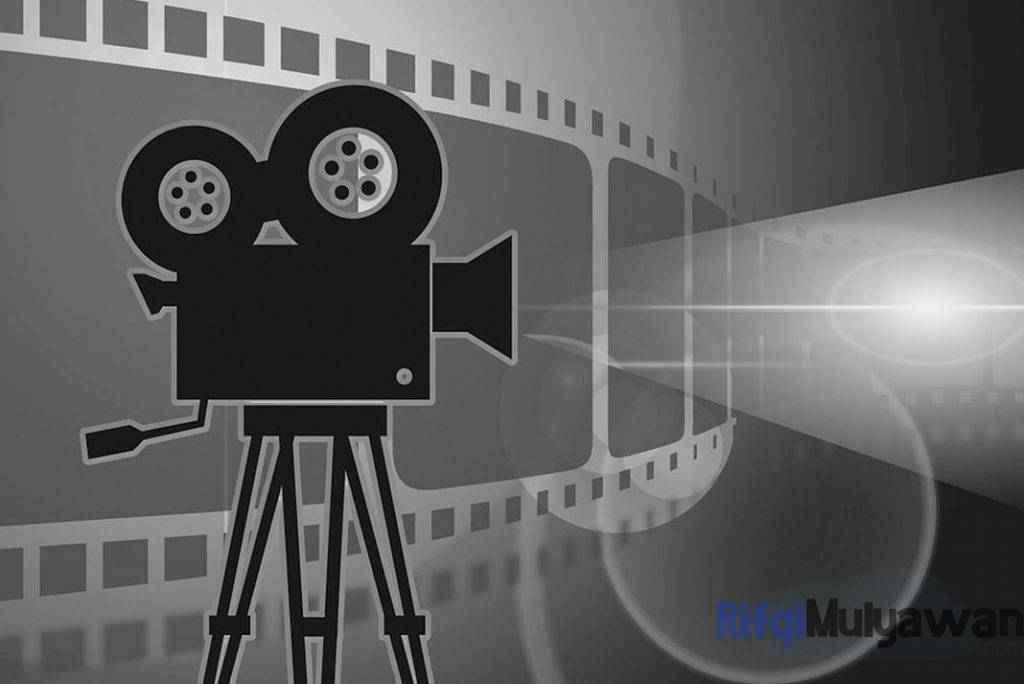Ilustrasi Gambar Fungsi Proyektor Dalam Membahas Pengertiannya