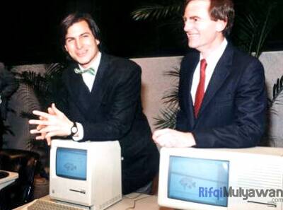 Contoh Gambar Komputer Apple Pertama