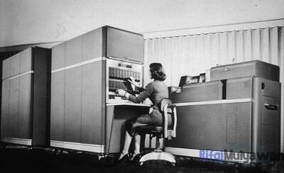 Contoh Gambar Komputer Tahun 1955