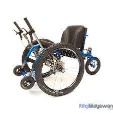 Gambar Contoh Teknologi Assistive Atau Bantuan All Terrain Off Road Wheelchair Atau Kursi Roda Off Road
