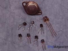 Gambar Transistor Pada Generasi Kedua