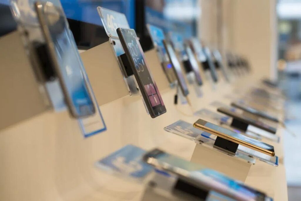 Ilustrasi Gambar Apa Itu Smartphone Dan Root Flash Serta Jailbreak