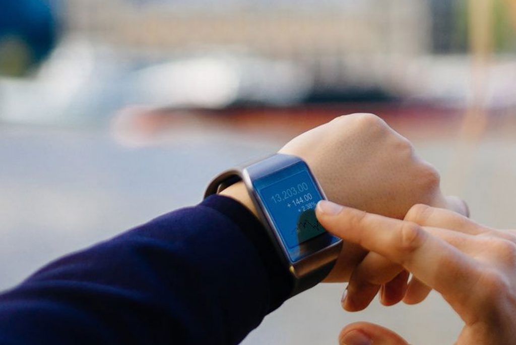 Ilustrasi Gambar Apa Itu Wearable Device Dan Technology Serta Kiat Dan Cara Yang Seharusnya Dilakukan Vendor Untuk Membuat Produk Perangkat Yang Dapat Dikenakan Mereka Lebih Aman Untuk Digunakan