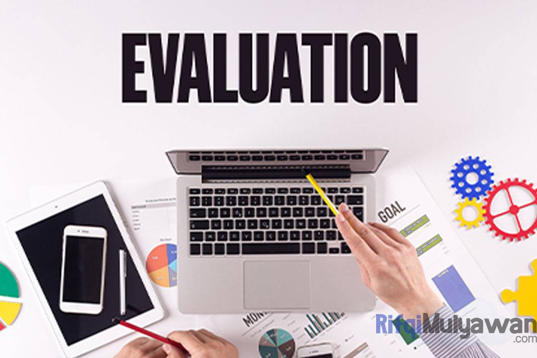 Evaluation (Evaluasi) Adalah: Pengertian, Fungsi, Jenis, Macam!