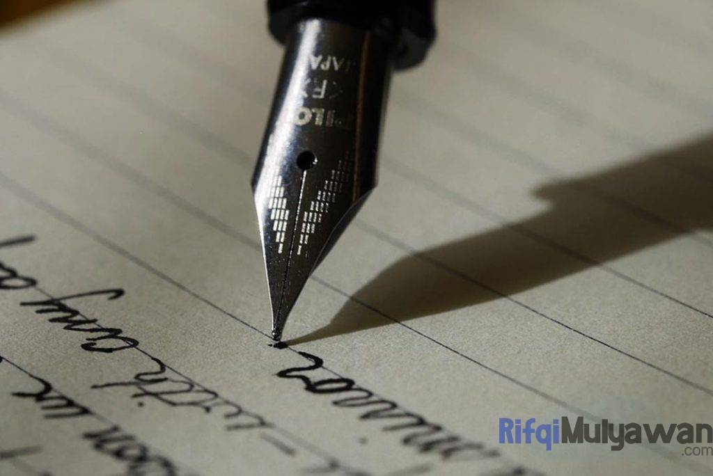 Ilustrasi Gambar Pengertian Kewajiban Menurut Para Ahli