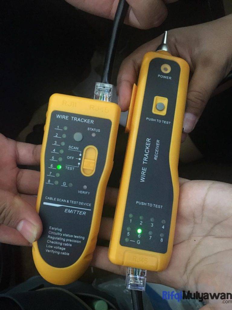 Test Koneksi Kabel Yang Telah Di Krimping Menggunakan LAN Tester