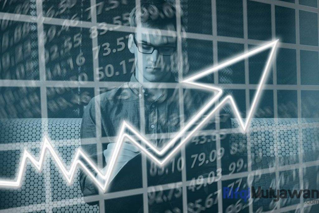 Ilustrasi Gambar Perbedaan Pemasaran Multi Saluran Atau Multichannel Marketing Dengan Omnichannel Marketing Dalam Membahas Pengertiannya